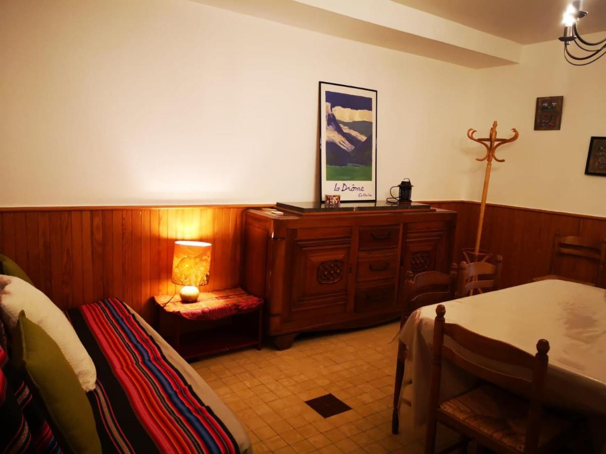L'elie Sous Les Noyers, Le Holiday home Clerieux