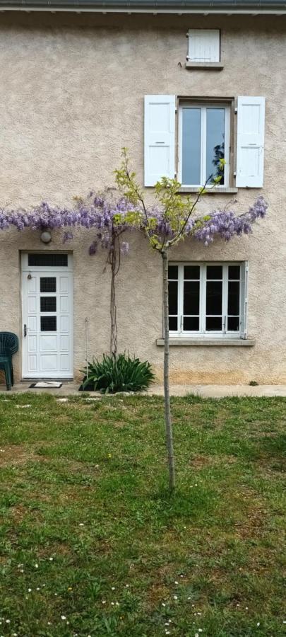 L'elie Sous Les Noyers, Le *